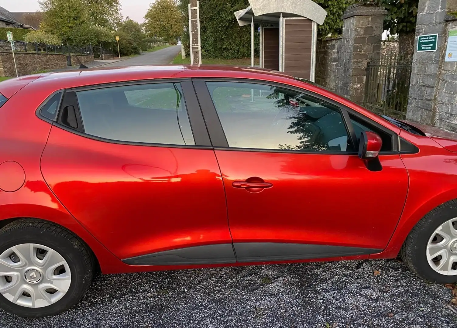 Renault Clio Clio 0.9 TCe Energy Authentique Rouge - 2