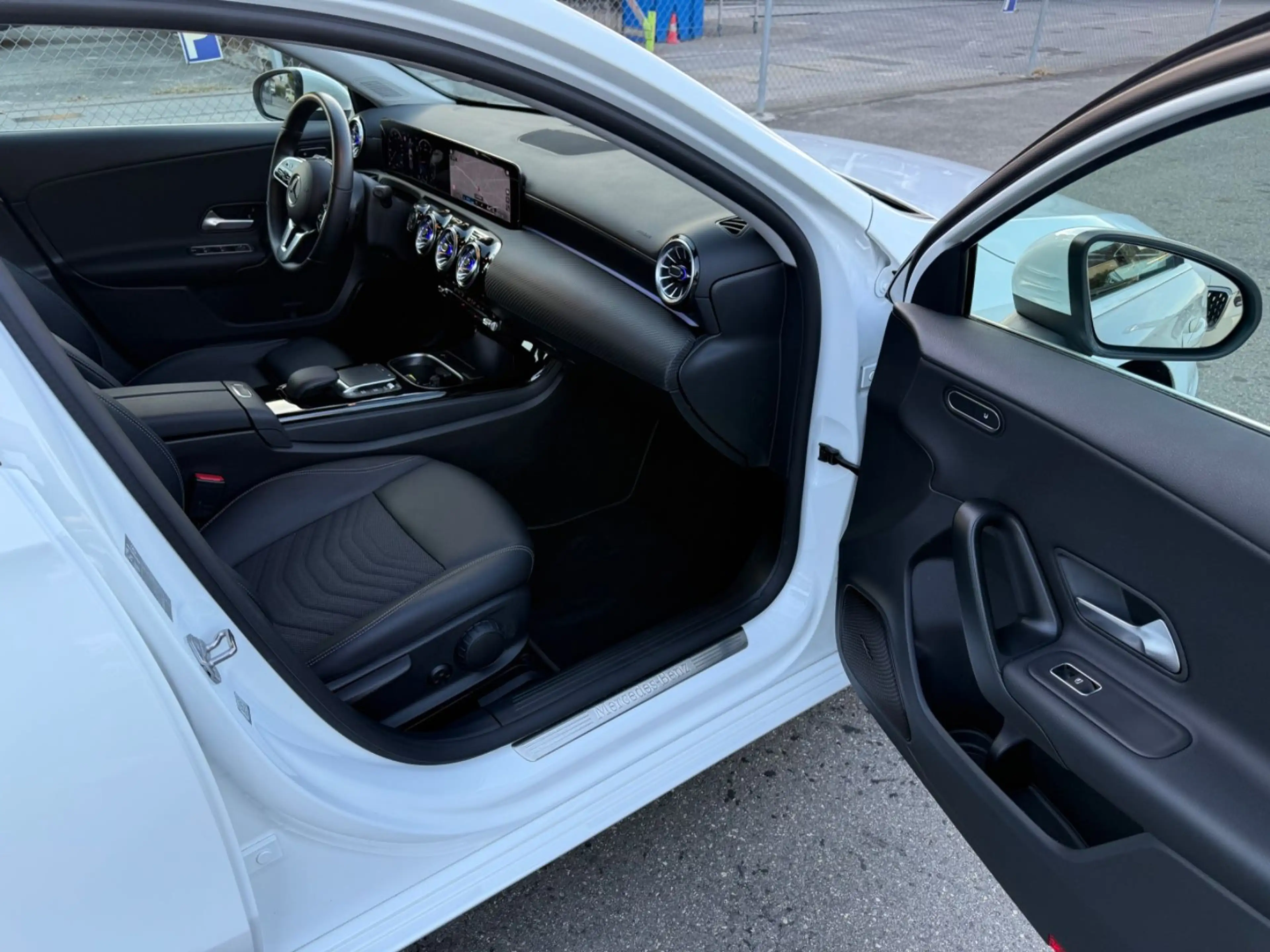 Mercedes-Benz A 200 d — photo 12