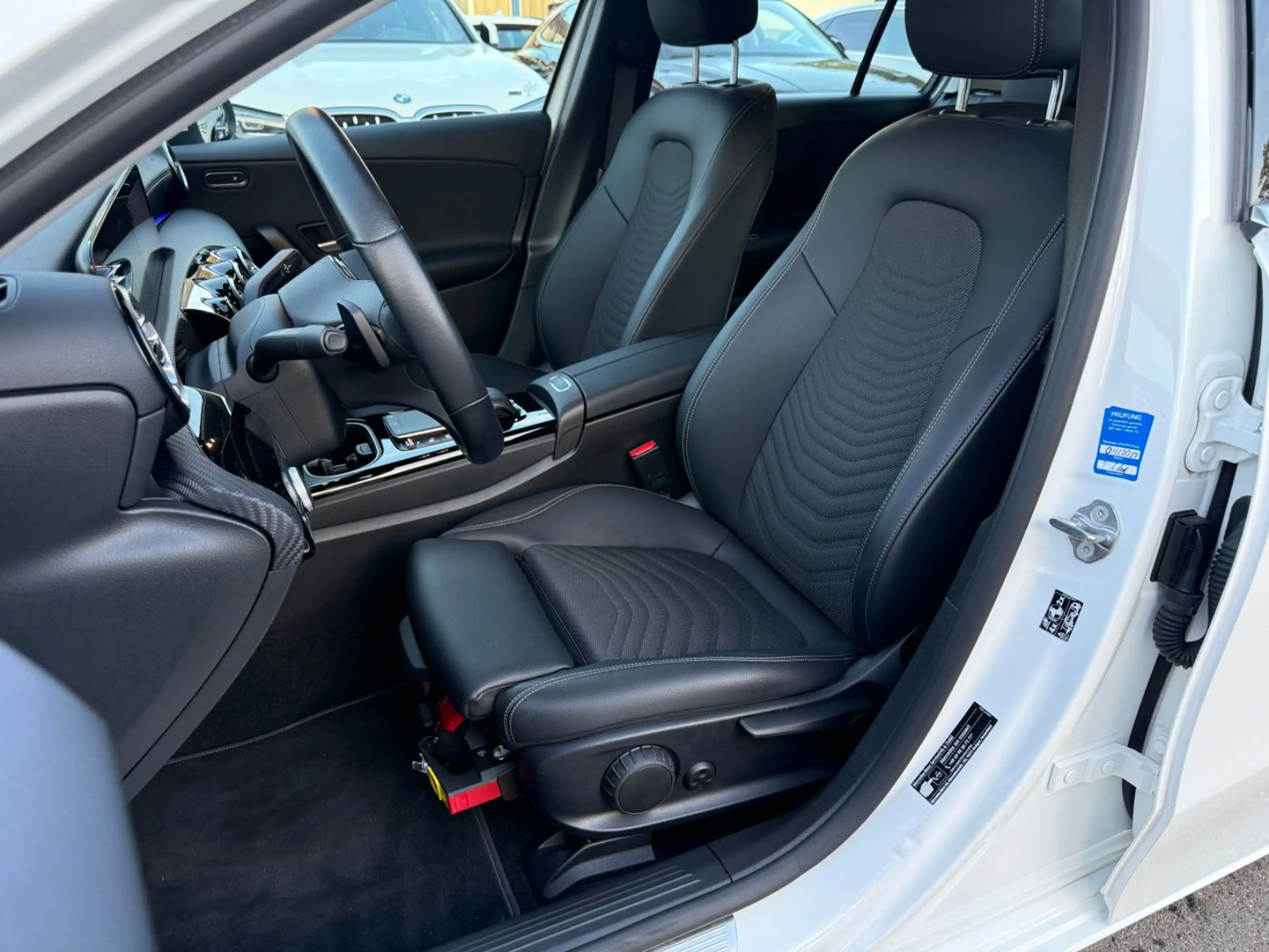 Mercedes-Benz A 200 d — photo 13