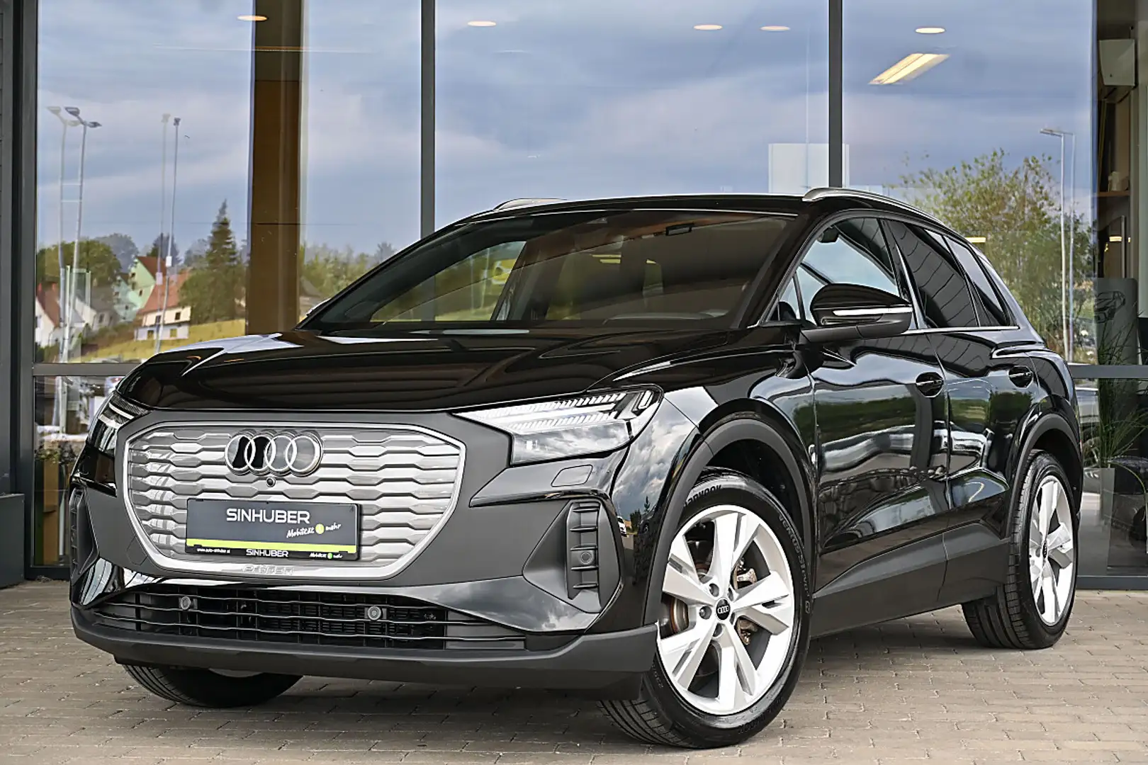 AUDI Q4