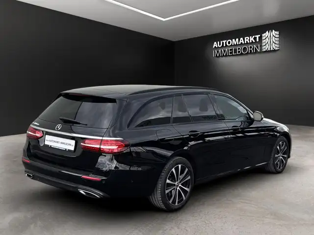 Mercedes-Benz E-Class view 6