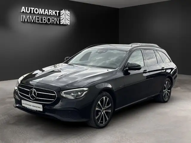 Mercedes-Benz E-Class view 4
