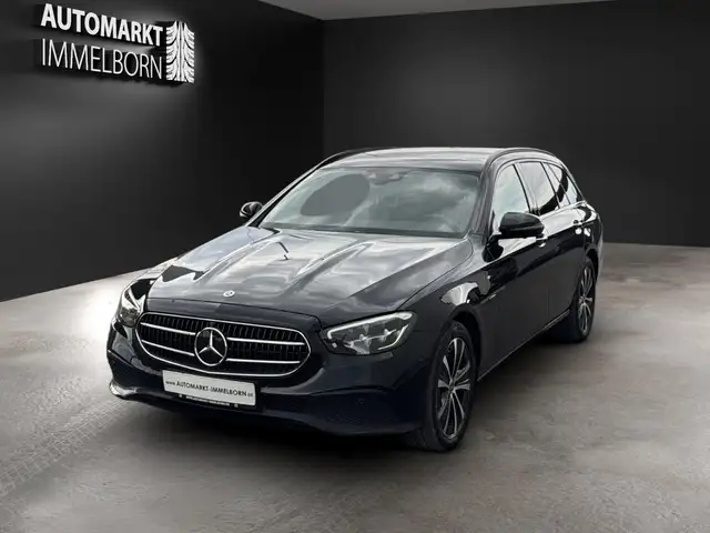 Mercedes-Benz E-Class view 3