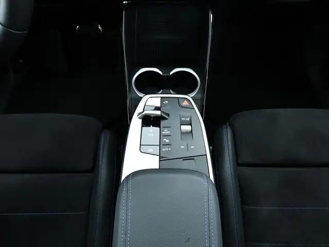 BMW Ix1 view 13