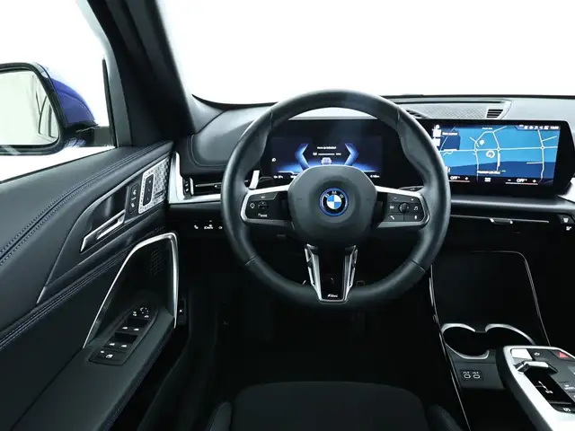 BMW Ix1 view 10