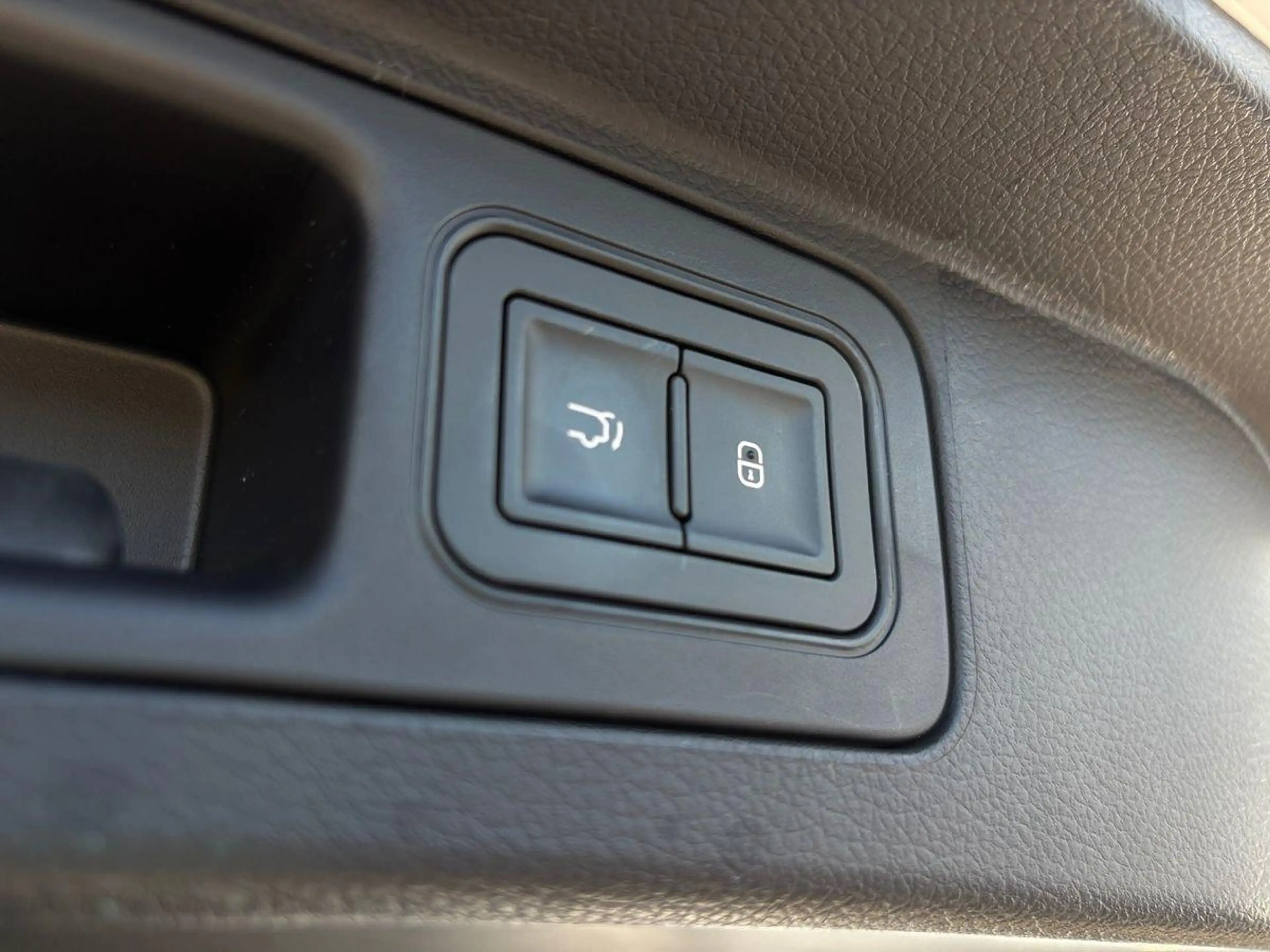 BYD Seal U DM-i 1.5 PHEV Design AWD Leder Pano 360 — photo 15