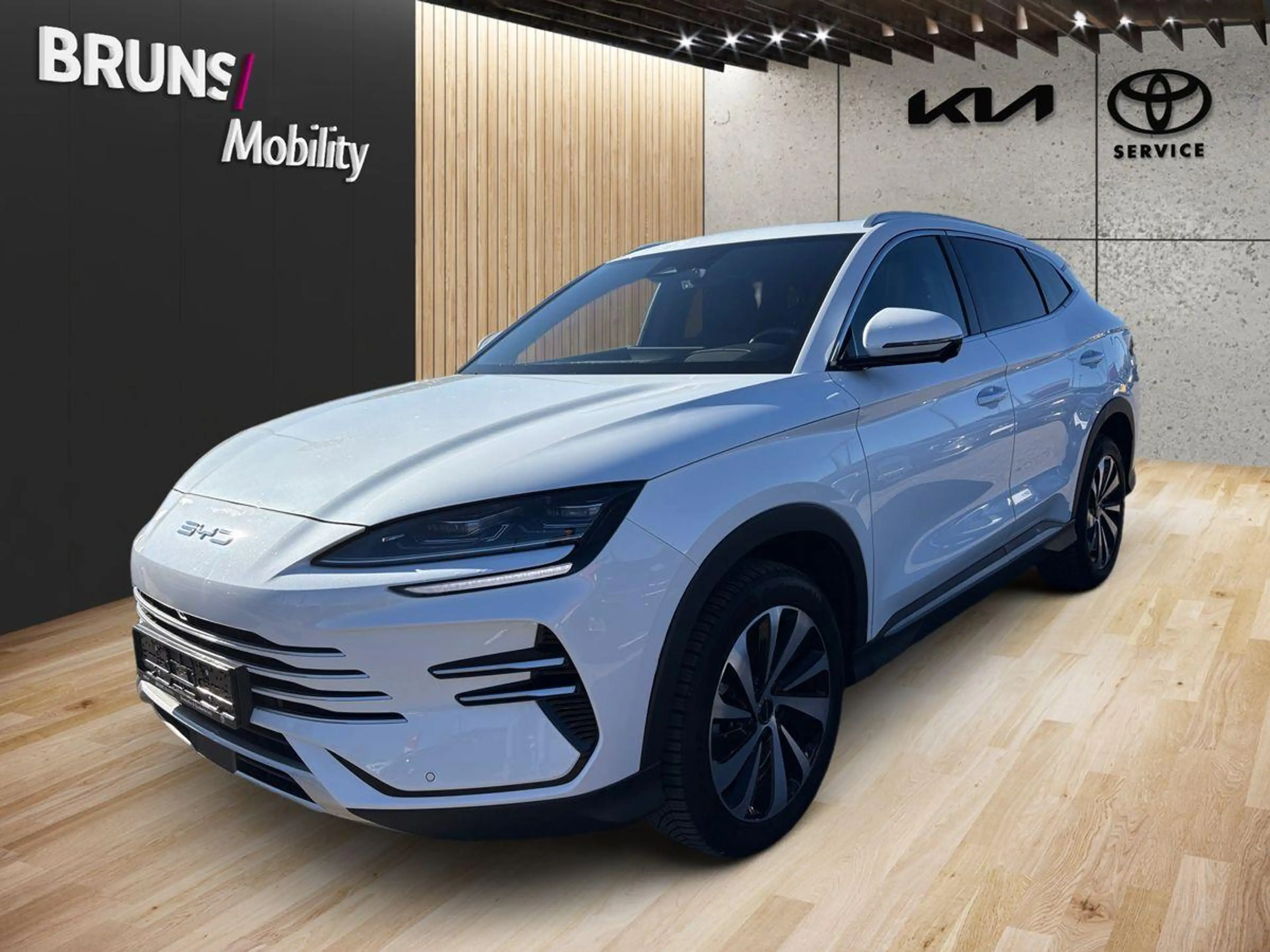 BYD Seal U DM-i 1.5 PHEV Design AWD Leder Pano 360 — photo 2
