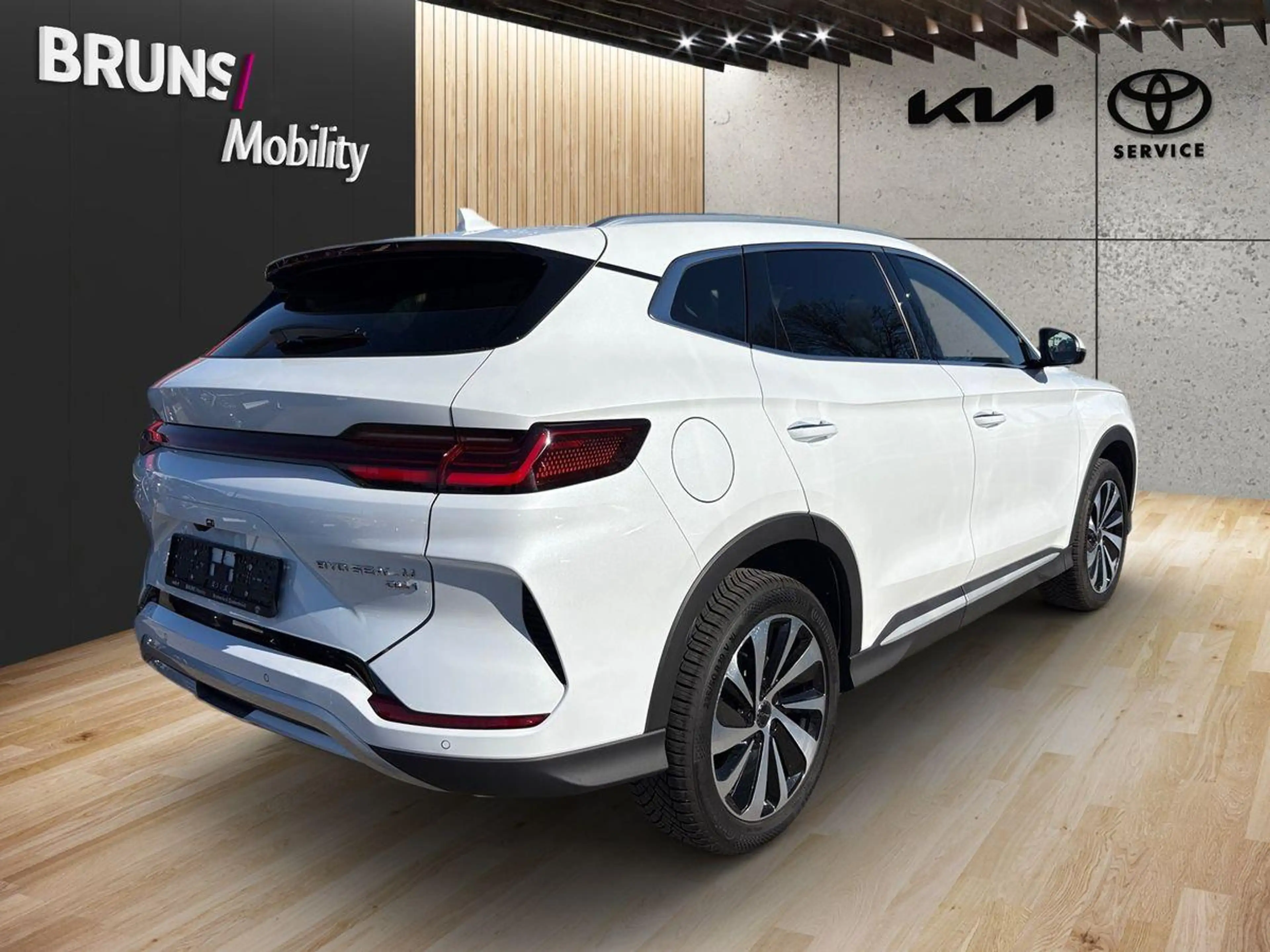 BYD Seal U DM-i 1.5 PHEV Design AWD Leder Pano 360 — photo 4