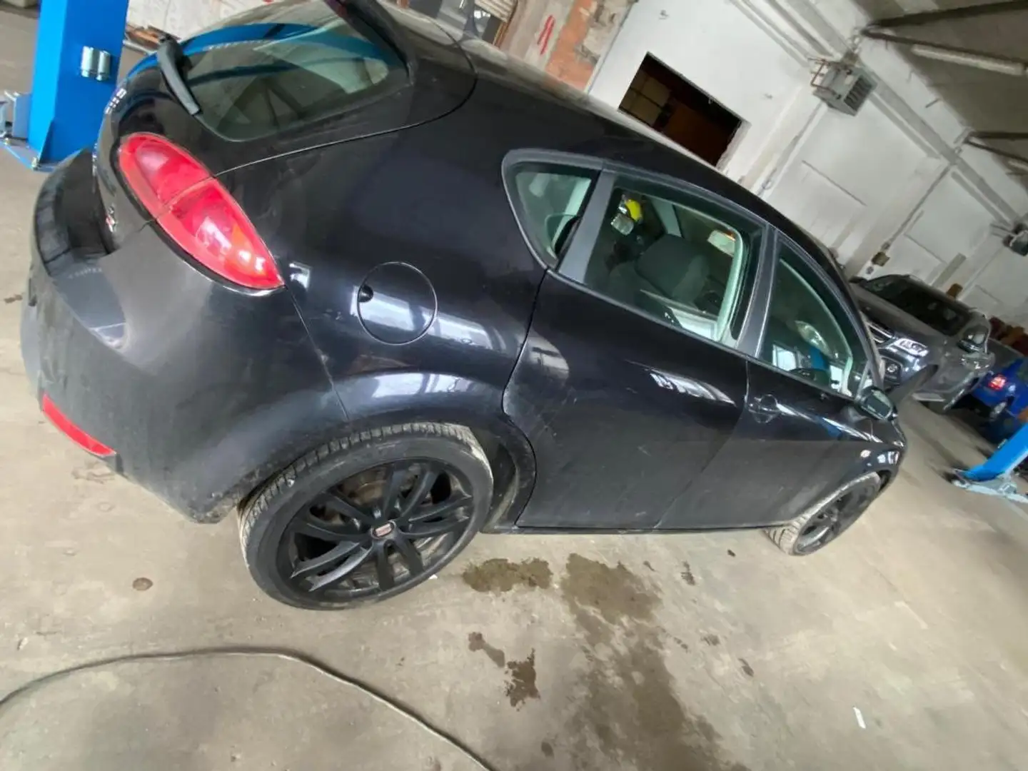 SEAT Leon FR (1P1) Černá - 2