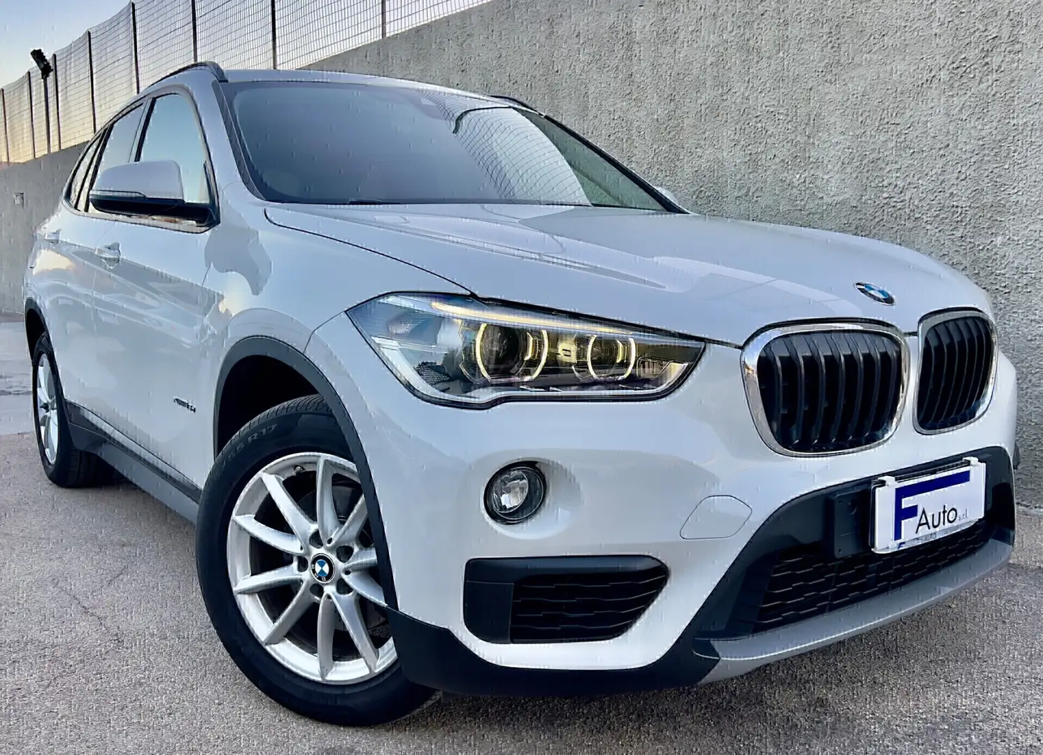 BMW X1 xDrive18d Blanc - 1