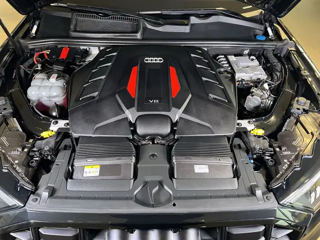 Audi SQ7 view 11