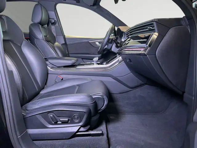 Audi SQ7 view 9