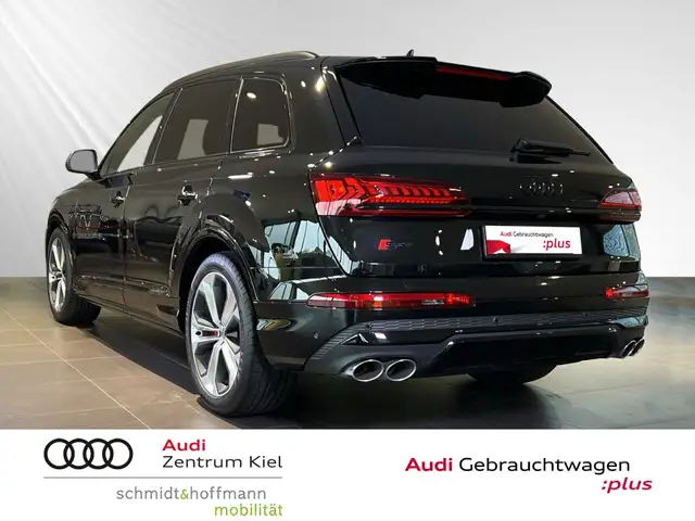 Audi SQ7 view 4