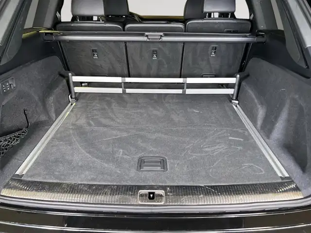 Audi SQ7 view 10