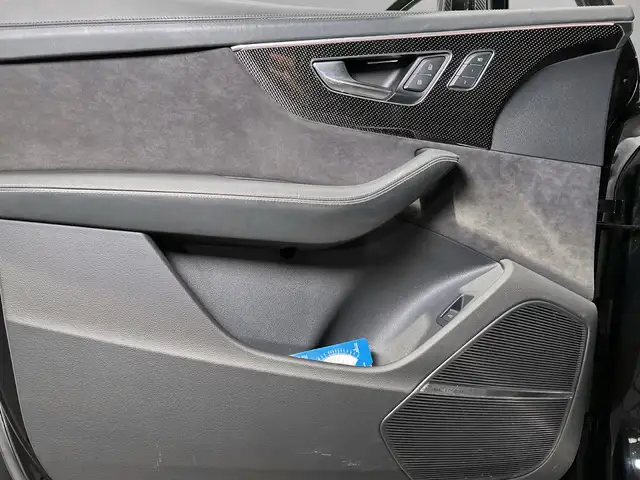 Audi SQ7 view 14