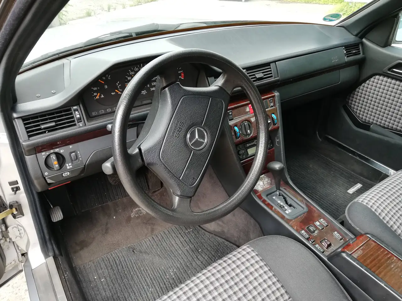 Mercedes-Benz E 200/ Oldtimer - Zulassung, foto 9