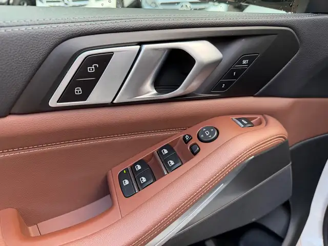 BMW X5 view 12