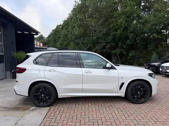 BMW X5 view 4