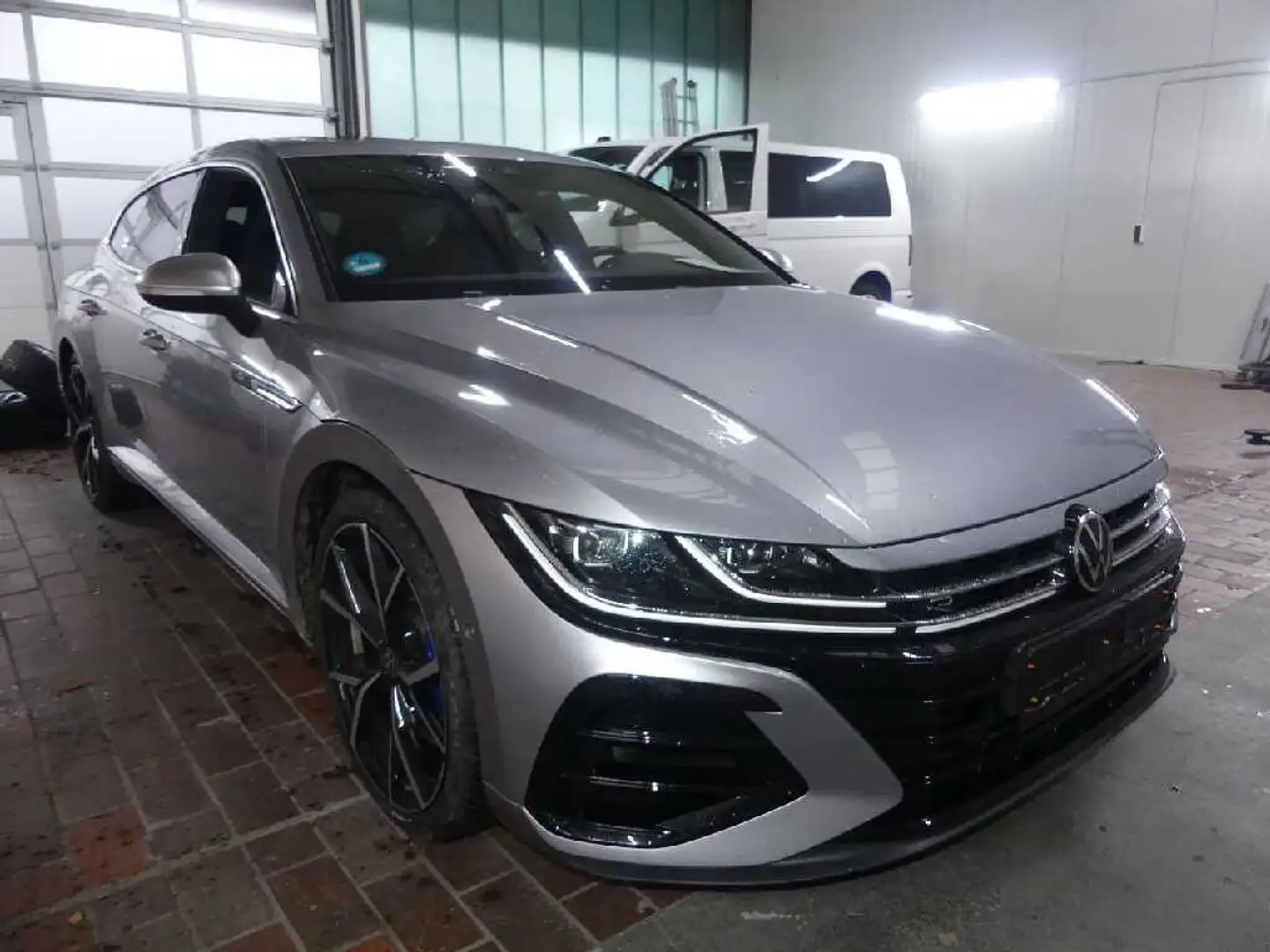 Volkswagen Arteon R 2.0 TSI AHK 360° SHD NAV Zilver - 2