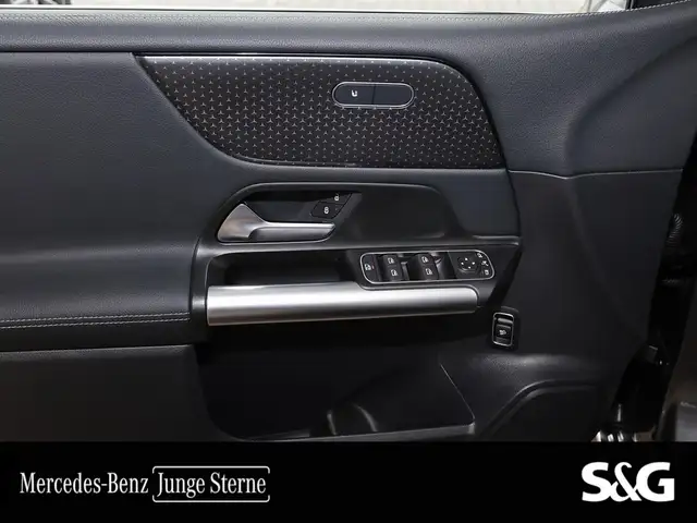 Mercedes-Benz B-Class view 12