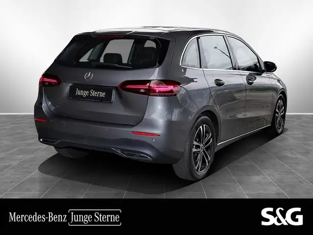Mercedes-Benz B-Class view 3