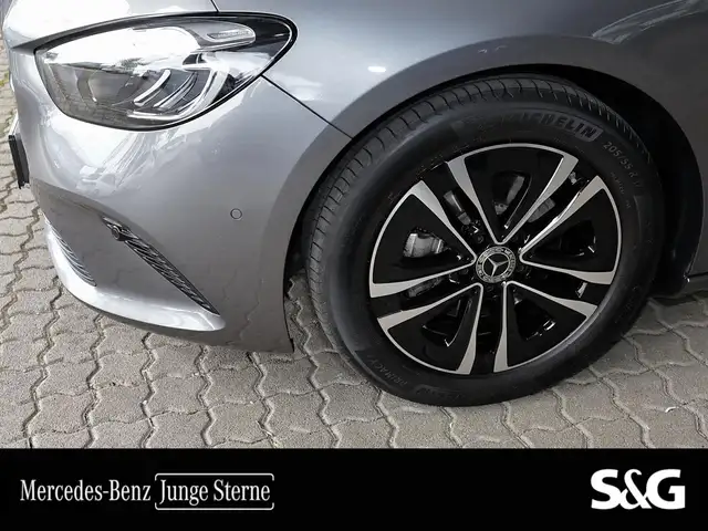 Mercedes-Benz B-Class view 4