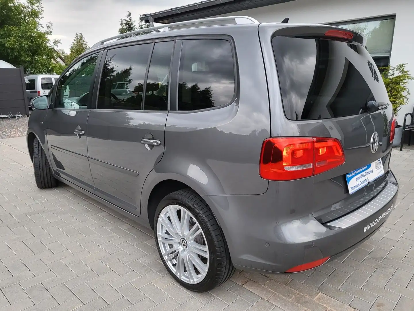 Volkswagen Touran Life*NAVI*AHZV*SHZ*XENON*Pano*VOLL* Gris - 2