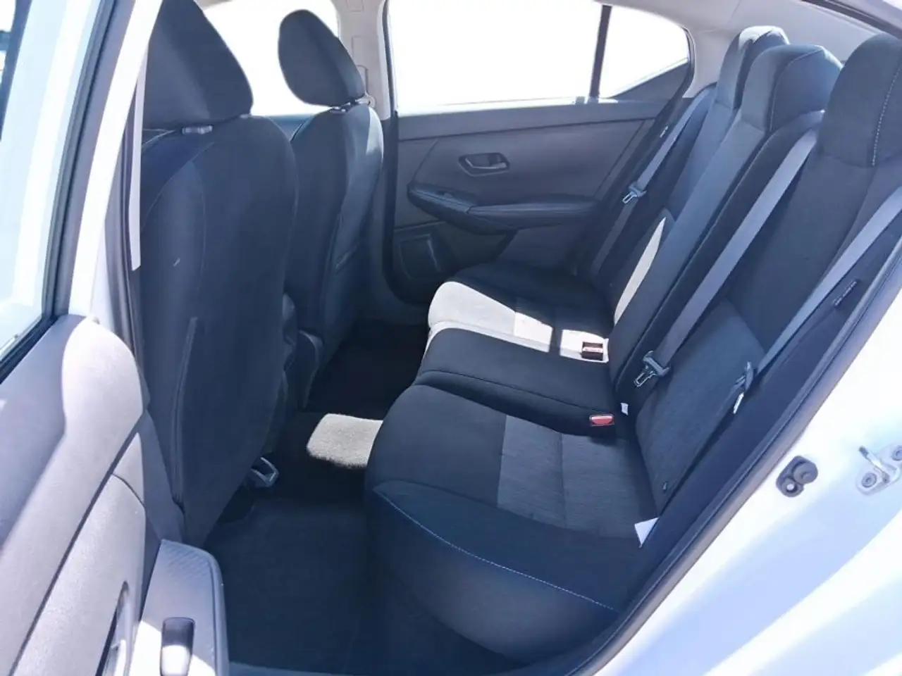 Nissan Sentra снимка Nissan Sentra