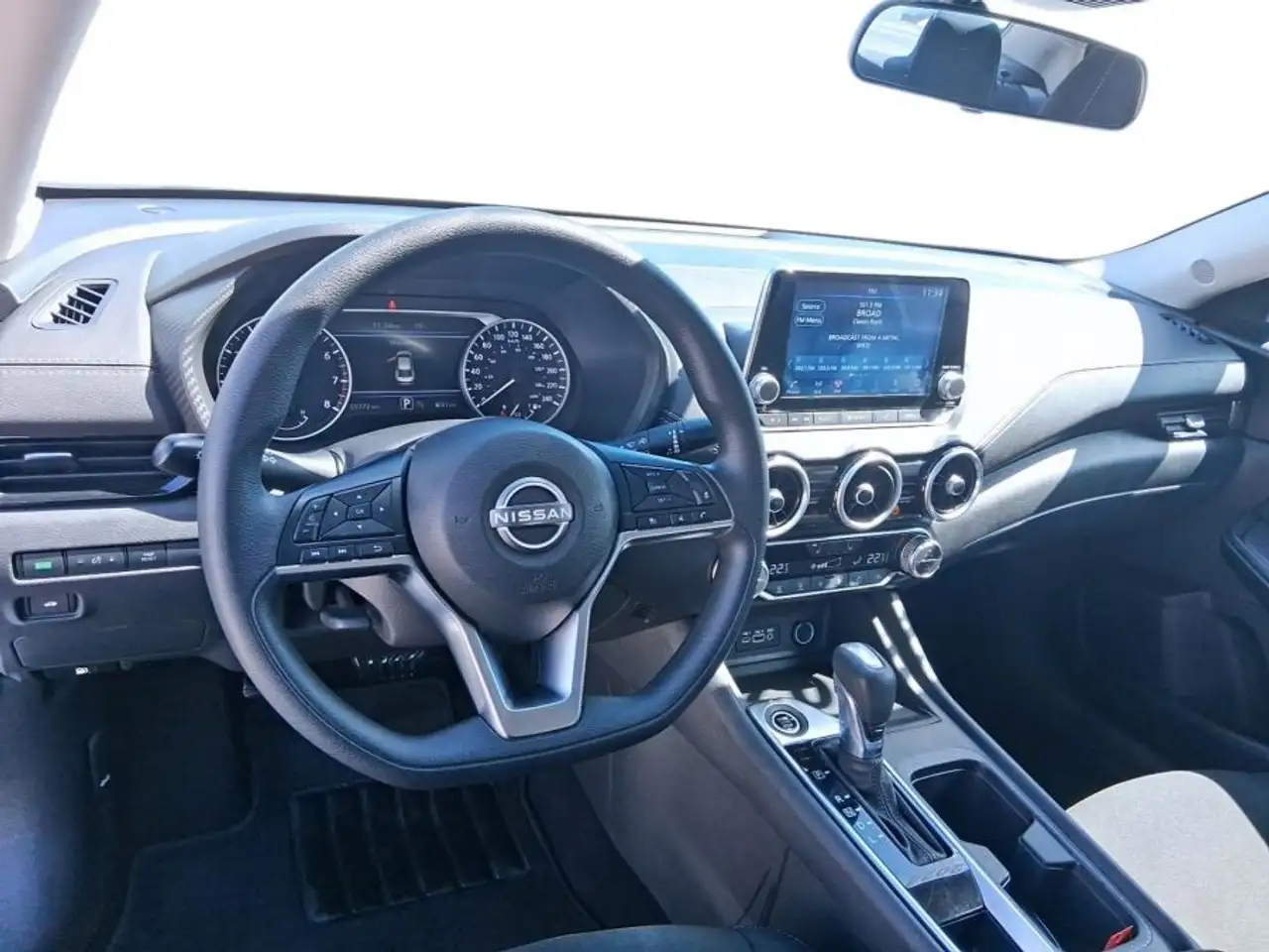 Nissan Sentra снимка Nissan Sentra
