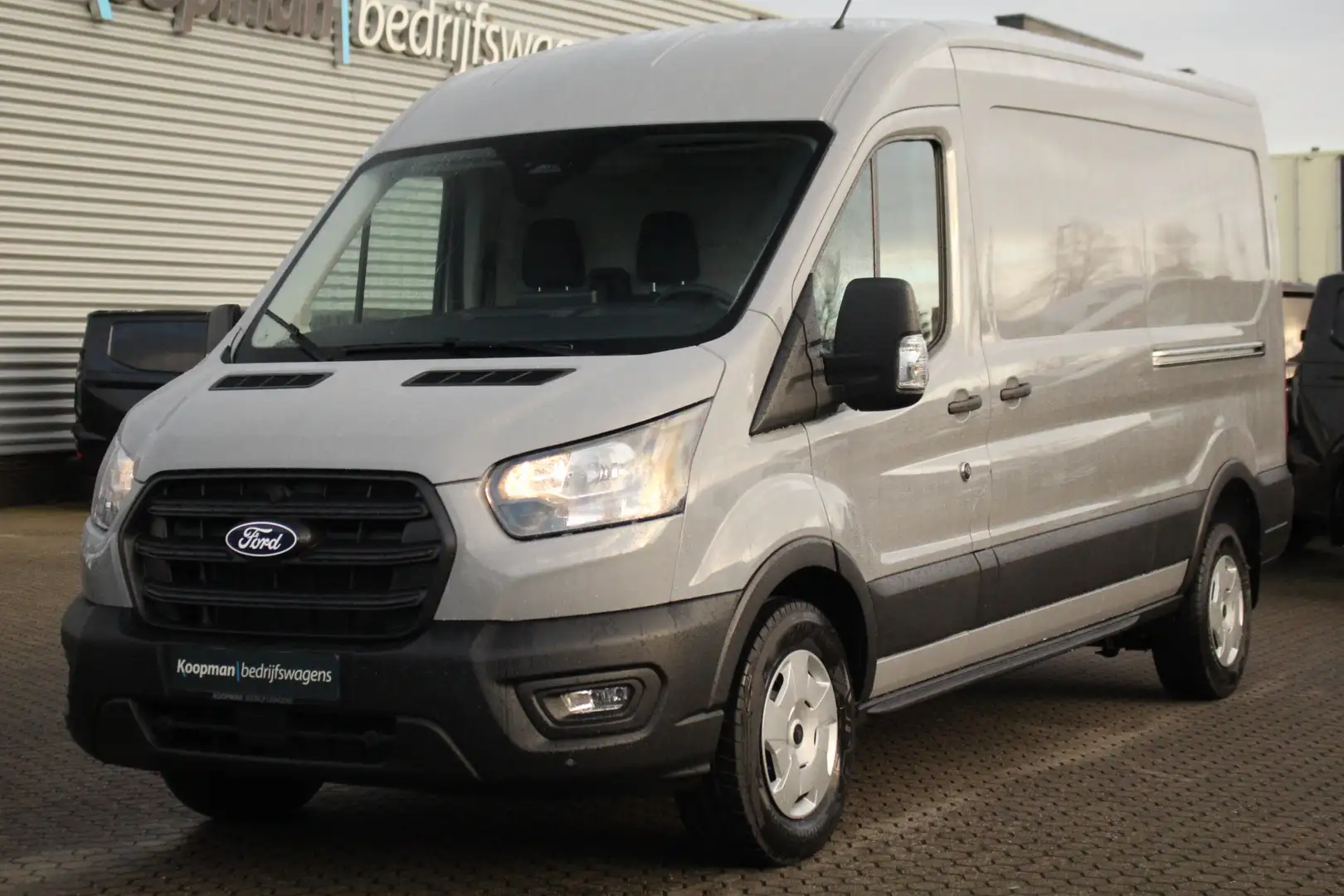 Ford Transit 350 2.0TDCI 165pk L3H2 Trend | Automaat | Nieuw mo Grijs - 2