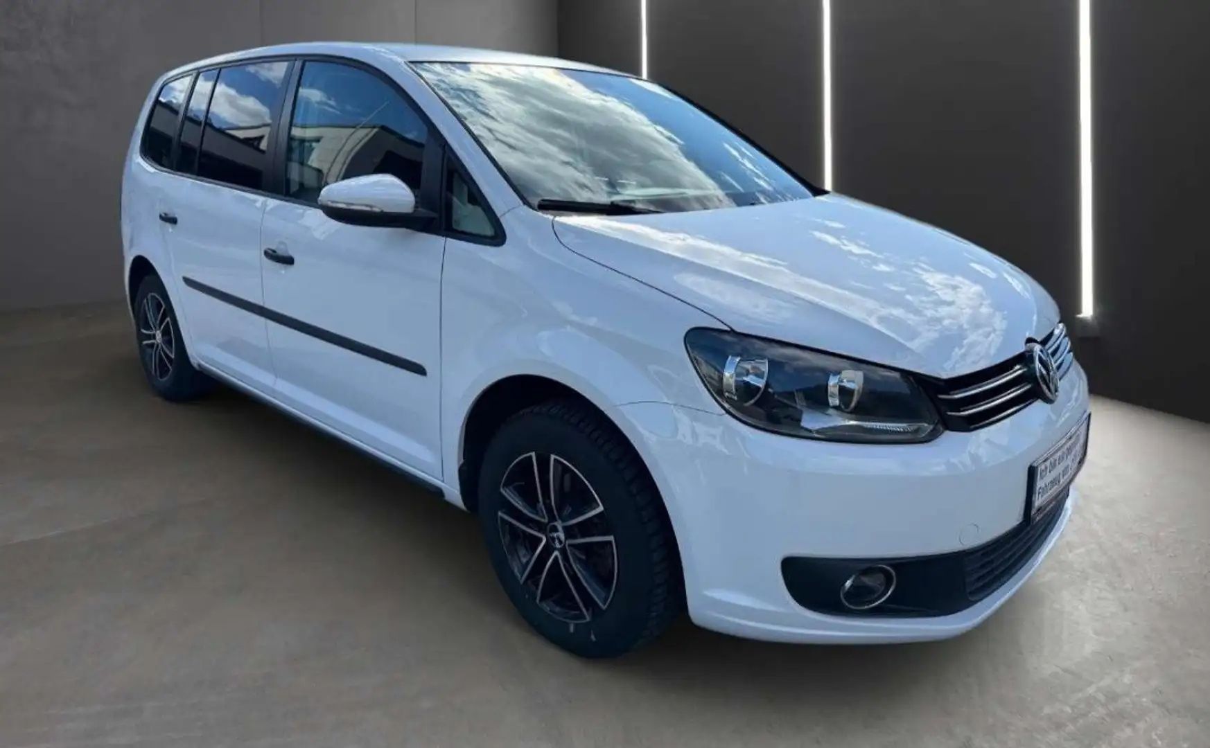 Volkswagen Touran Trendline 1,2 TSI Weiß - 2