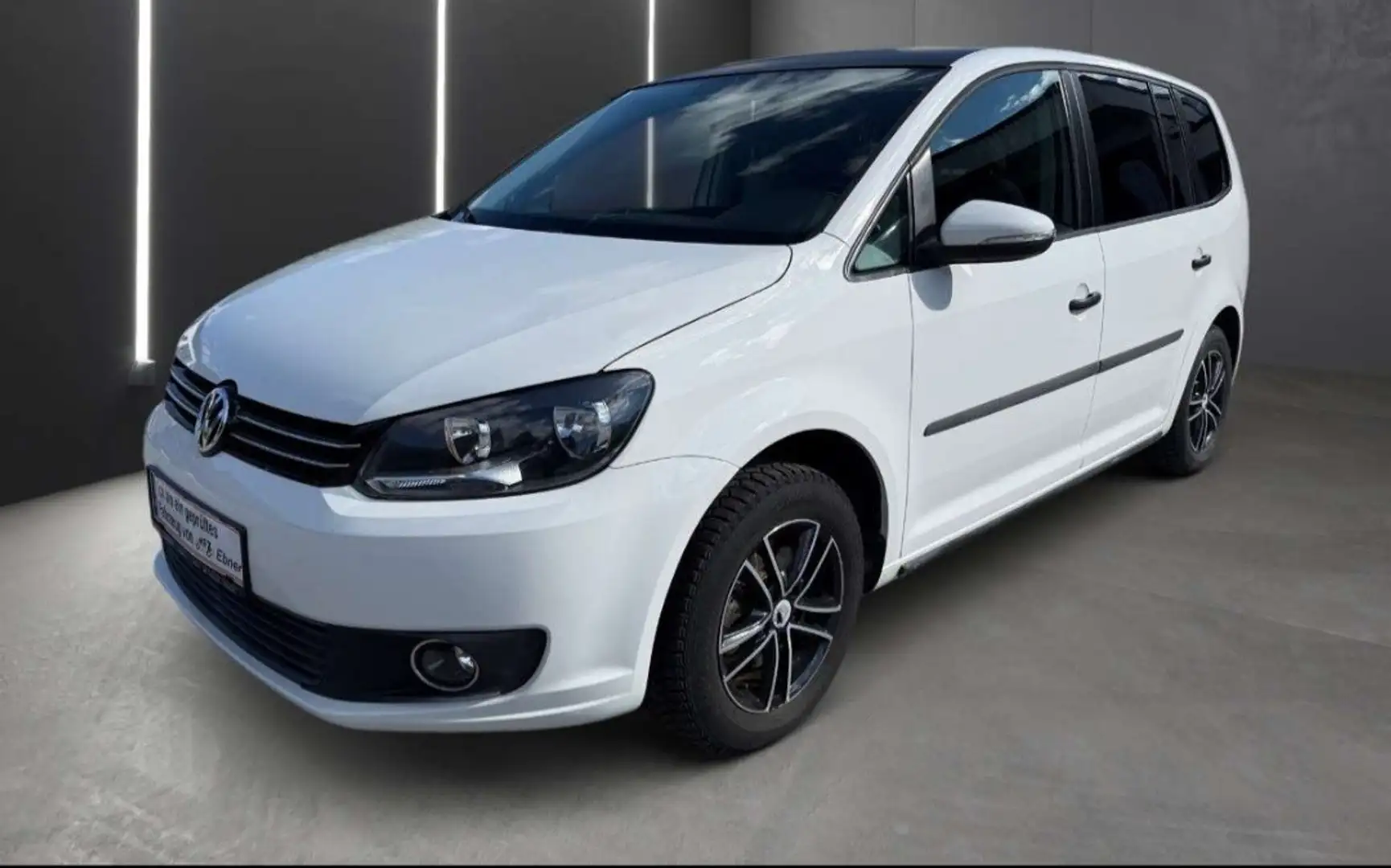 Volkswagen Touran Trendline 1,2 TSI Weiß - 1