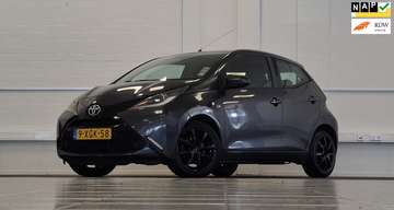 1.0i VVT-i x-play Camera LM velgen 5drs LM Velgen