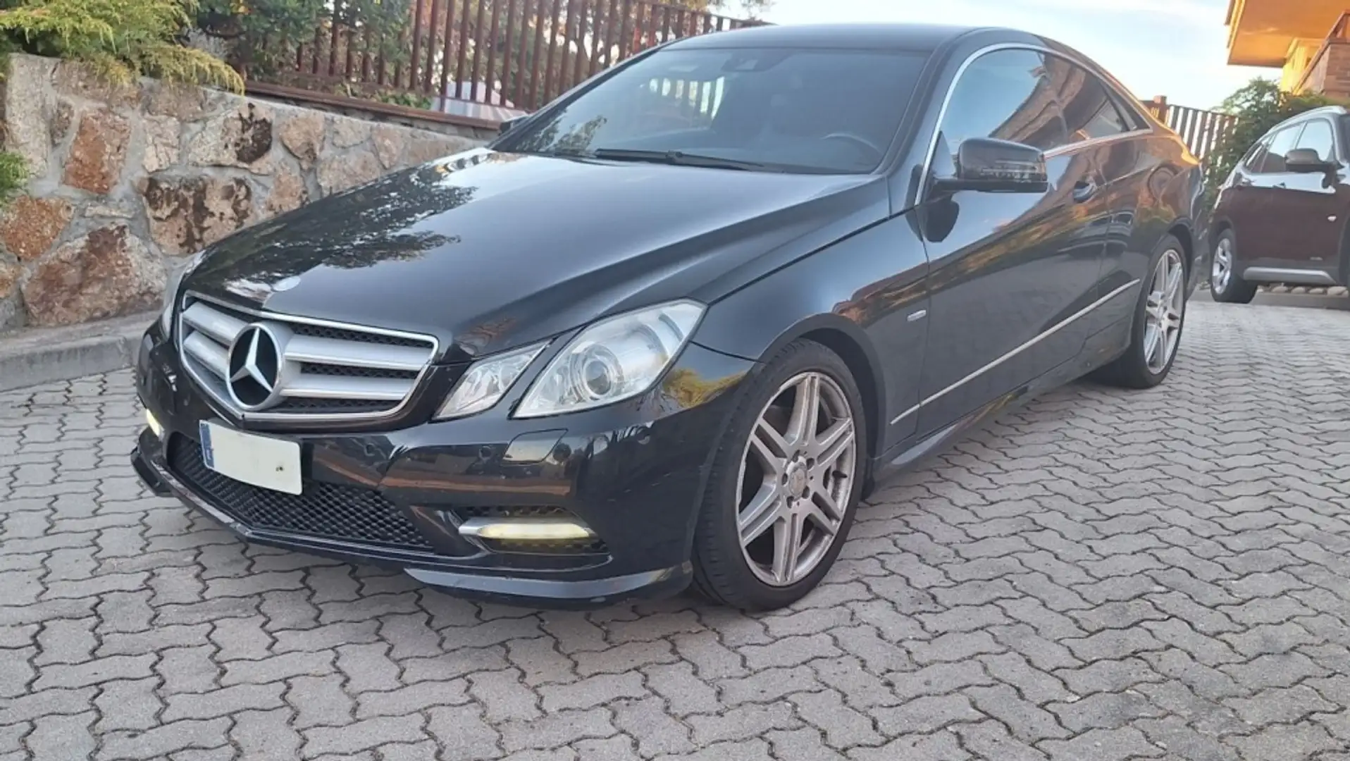 Mercedes-Benz E 200 Coupé Negro - 1