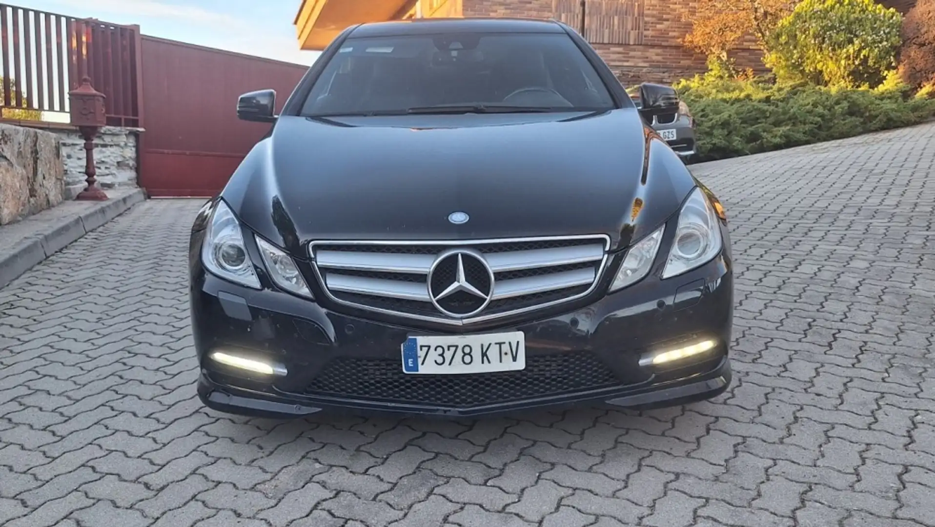Mercedes-Benz E 200 Coupé Negro - 2