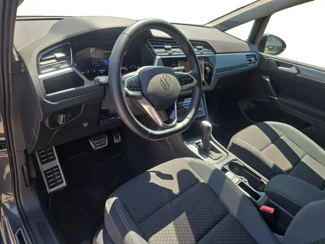 Volkswagen Touran view 4