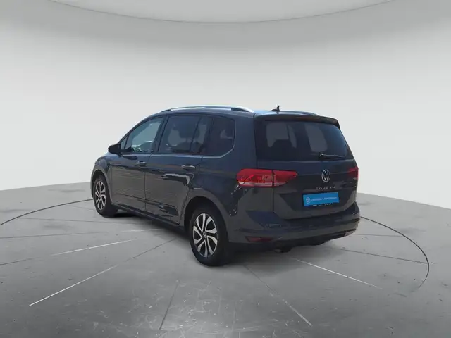 Volkswagen Touran view 3