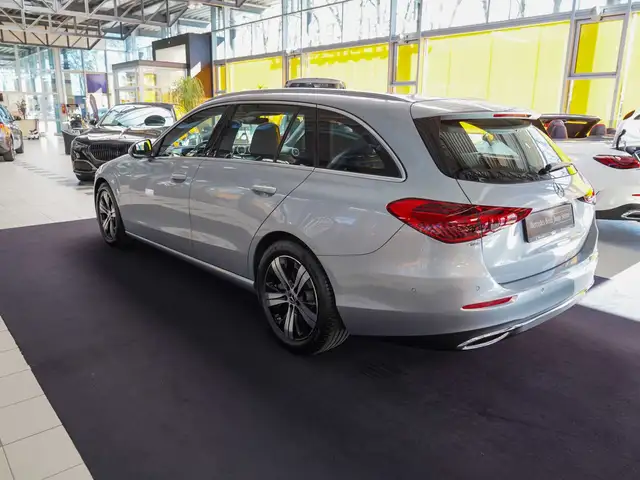 Mercedes-Benz C-Class view 8