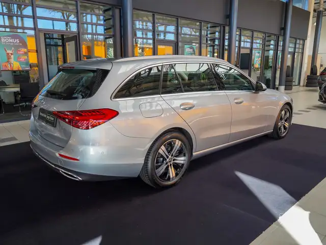 Mercedes-Benz C-Class view 3
