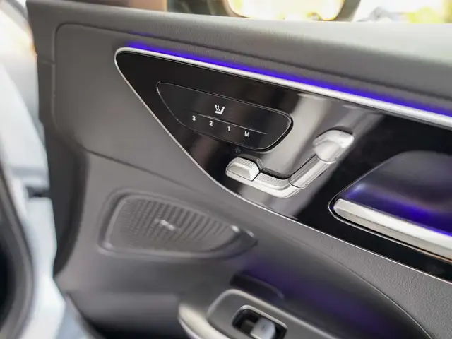 Mercedes-Benz C-Class view 11