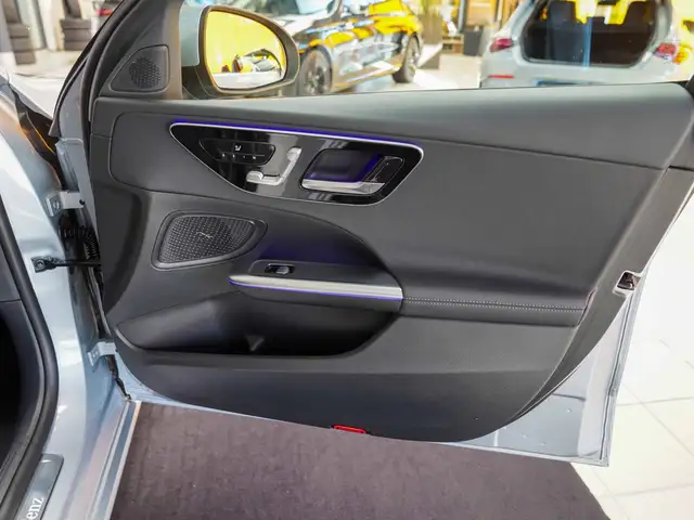 Mercedes-Benz C-Class view 10