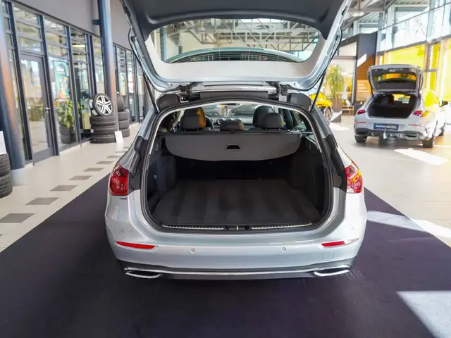 Mercedes-Benz C-Class view 5