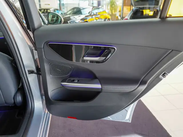 Mercedes-Benz C-Class view 13