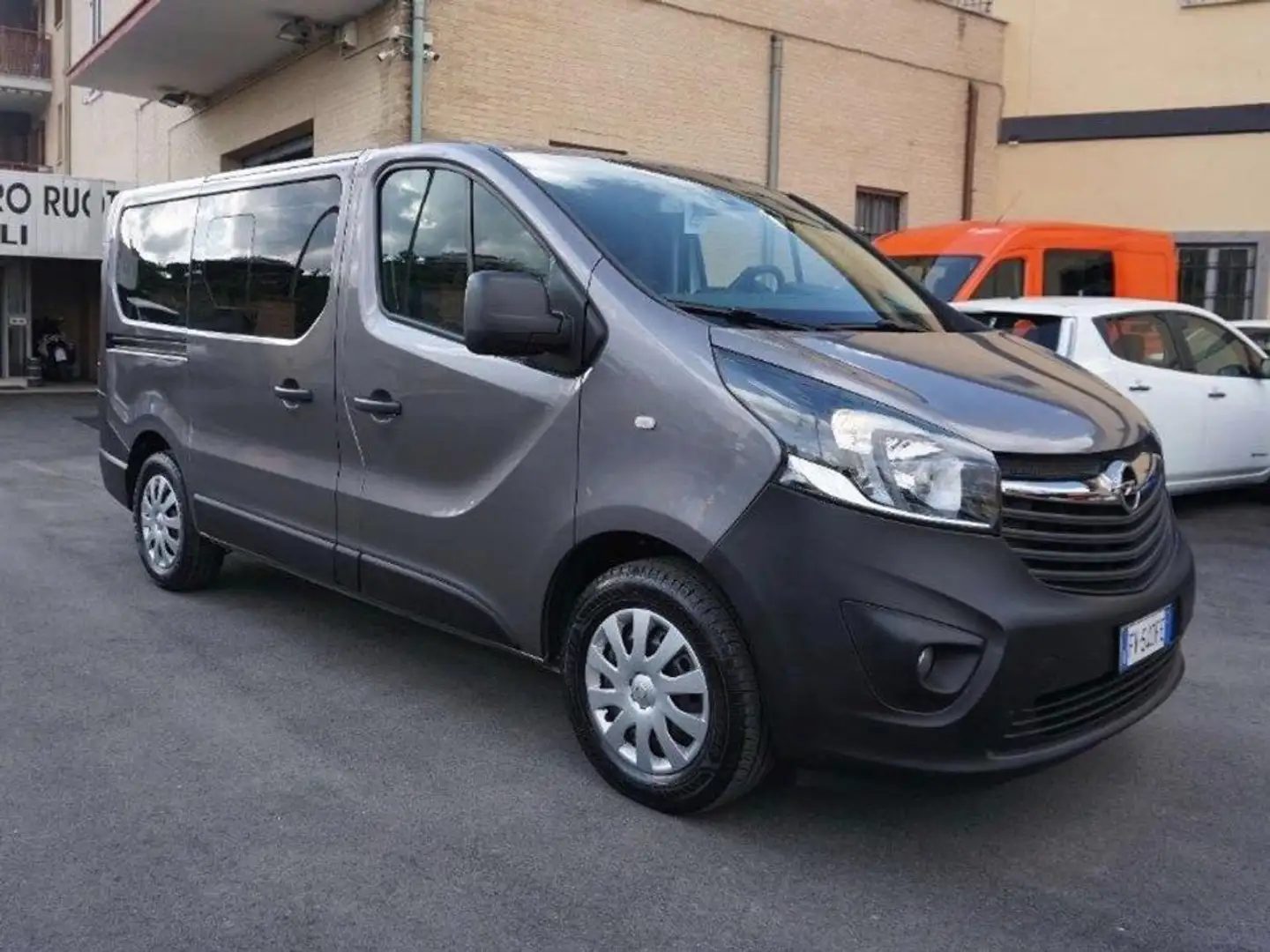 Opel Vivaro Gris - 1