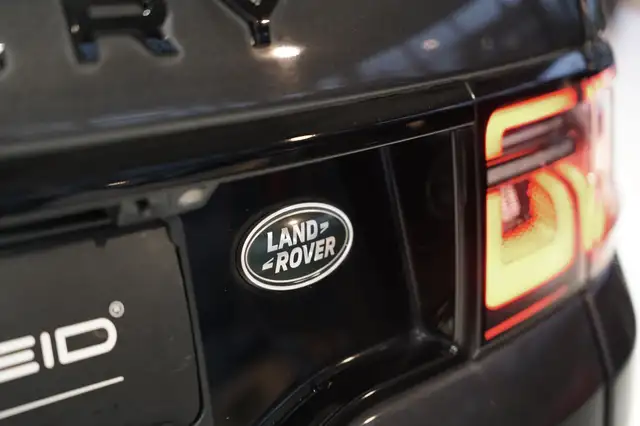 Land Rover Discovery Sport view 8