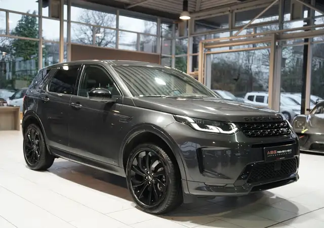 Land Rover Discovery Sport view 3
