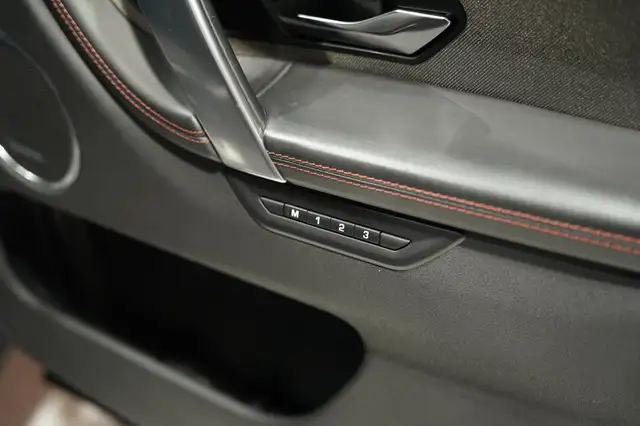 Land Rover Discovery Sport view 12