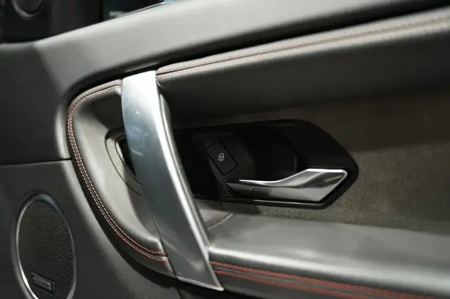 Land Rover Discovery Sport view 13
