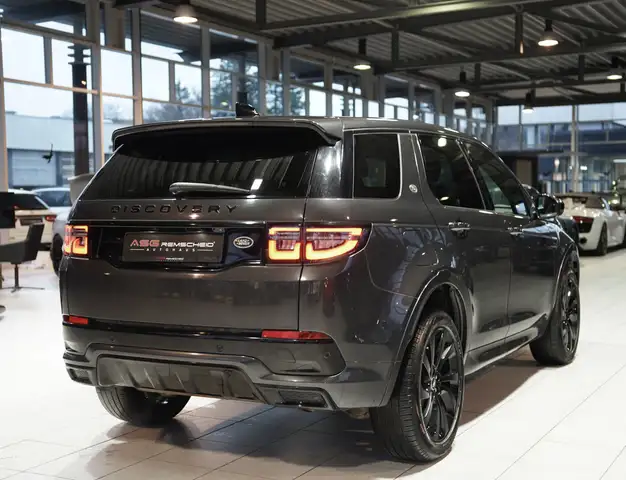 Land Rover Discovery Sport view 5