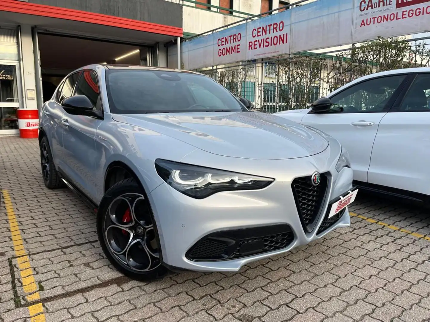 Alfa Romeo Stelvio 2.0 Turbo 280 CV AT8 Q4 Veloce Bianco - 1